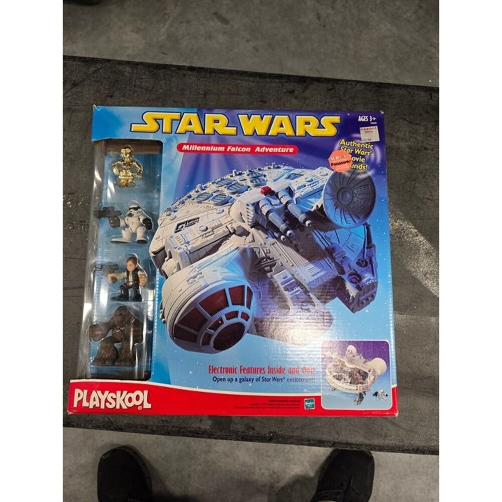 Hasbro Star Wars Galactic Heroes Playskool Millennium Falcon Adventure w/ 4 Figs